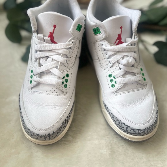 Jordan 3 Retro White and Green Sneakers with Classic Design - Picture 9 of 12
